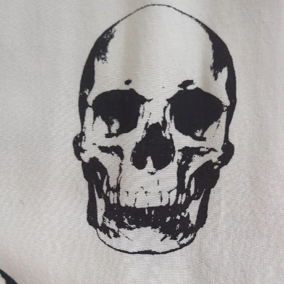 ❤️HOST PICK❤️Skull Pattern Shirt - Picture 3 of 7